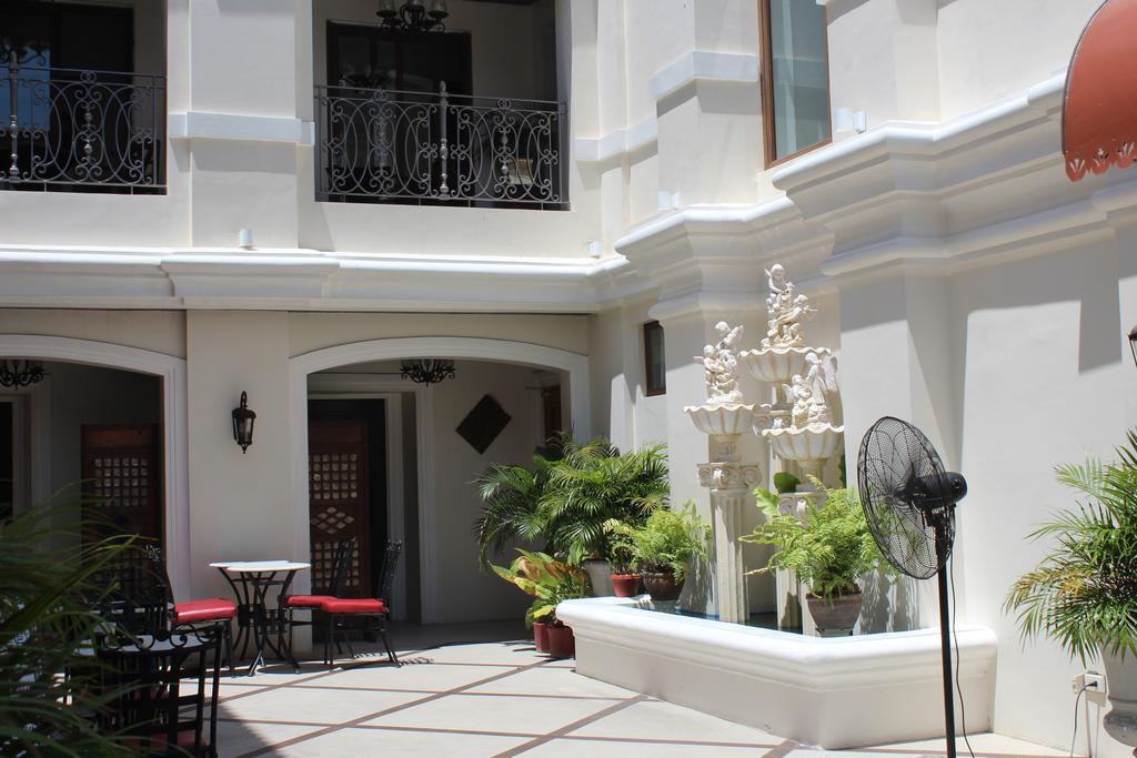 Ciudad Fernandina Hotel Vigan Esterno foto