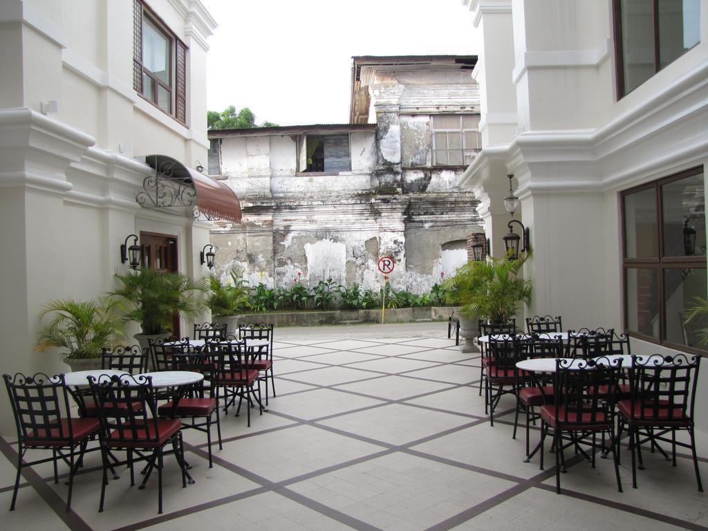 Ciudad Fernandina Hotel Vigan Esterno foto